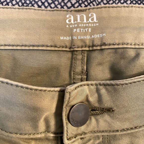 Green pants - Picture 5 of 8